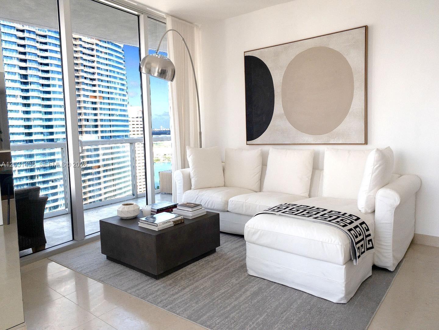 475 Brickell Ave #3915, Miami FL 33131