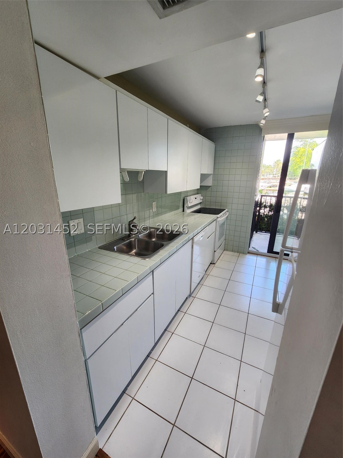 1301 River Reach Dr #106, Fort Lauderdale FL 33315