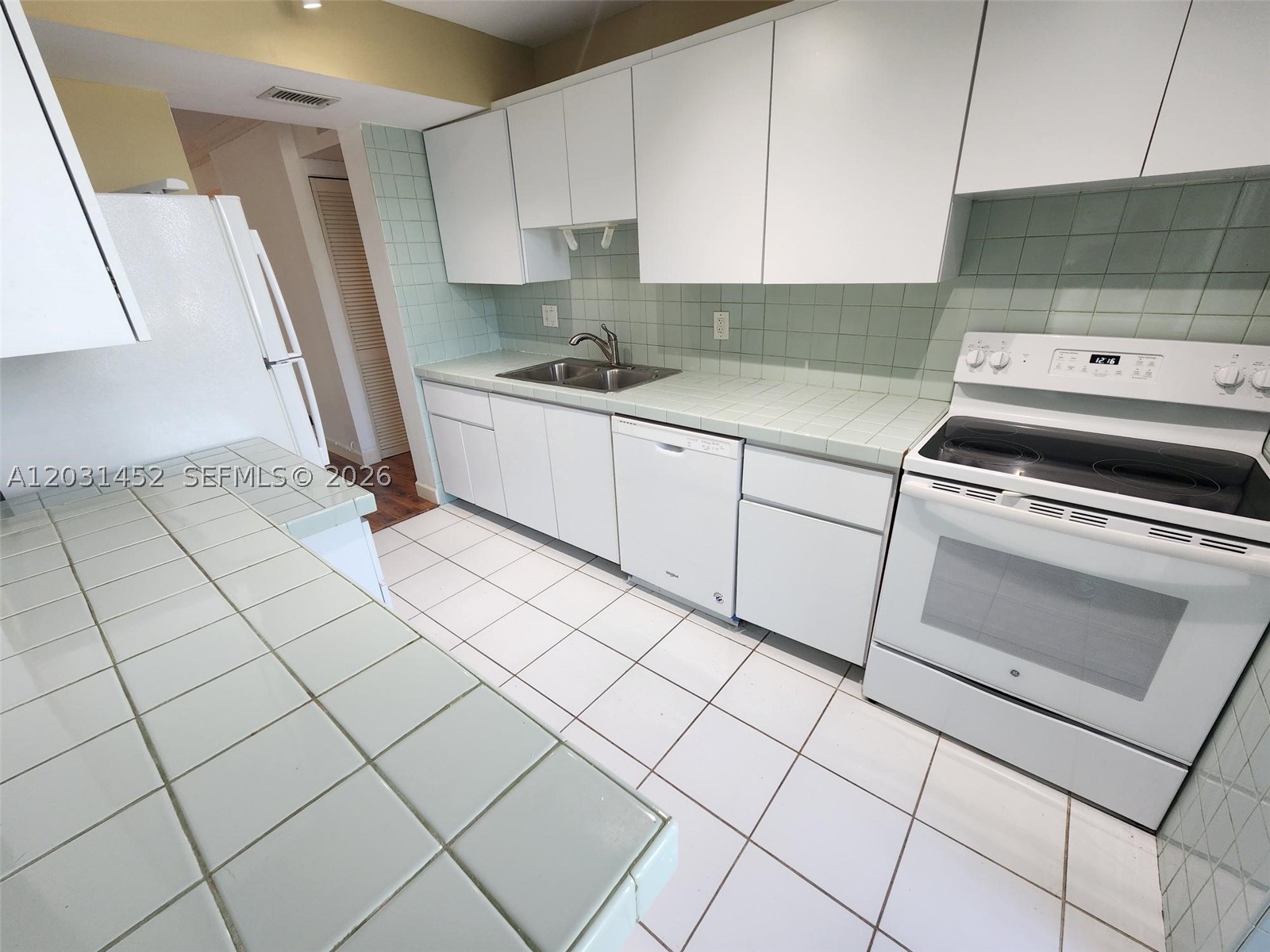 1301 River Reach Dr #106, Fort Lauderdale FL 33315