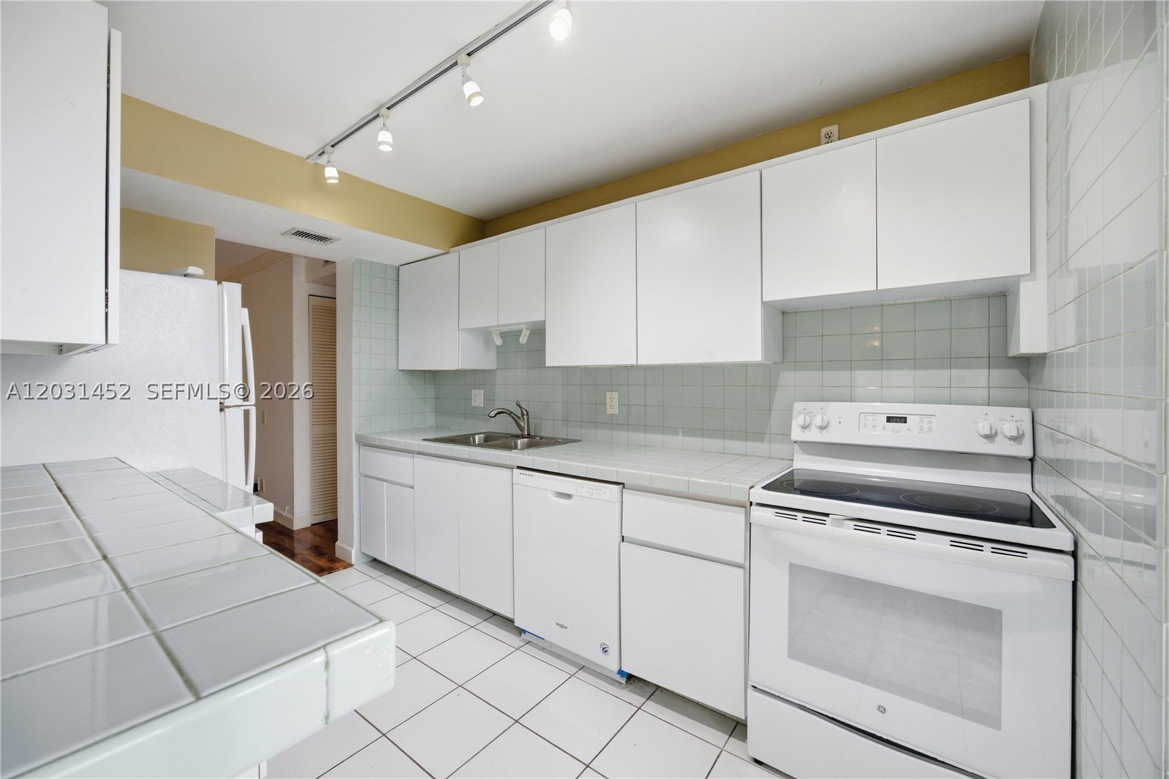 1301 River Reach Dr #106, Fort Lauderdale FL 33315