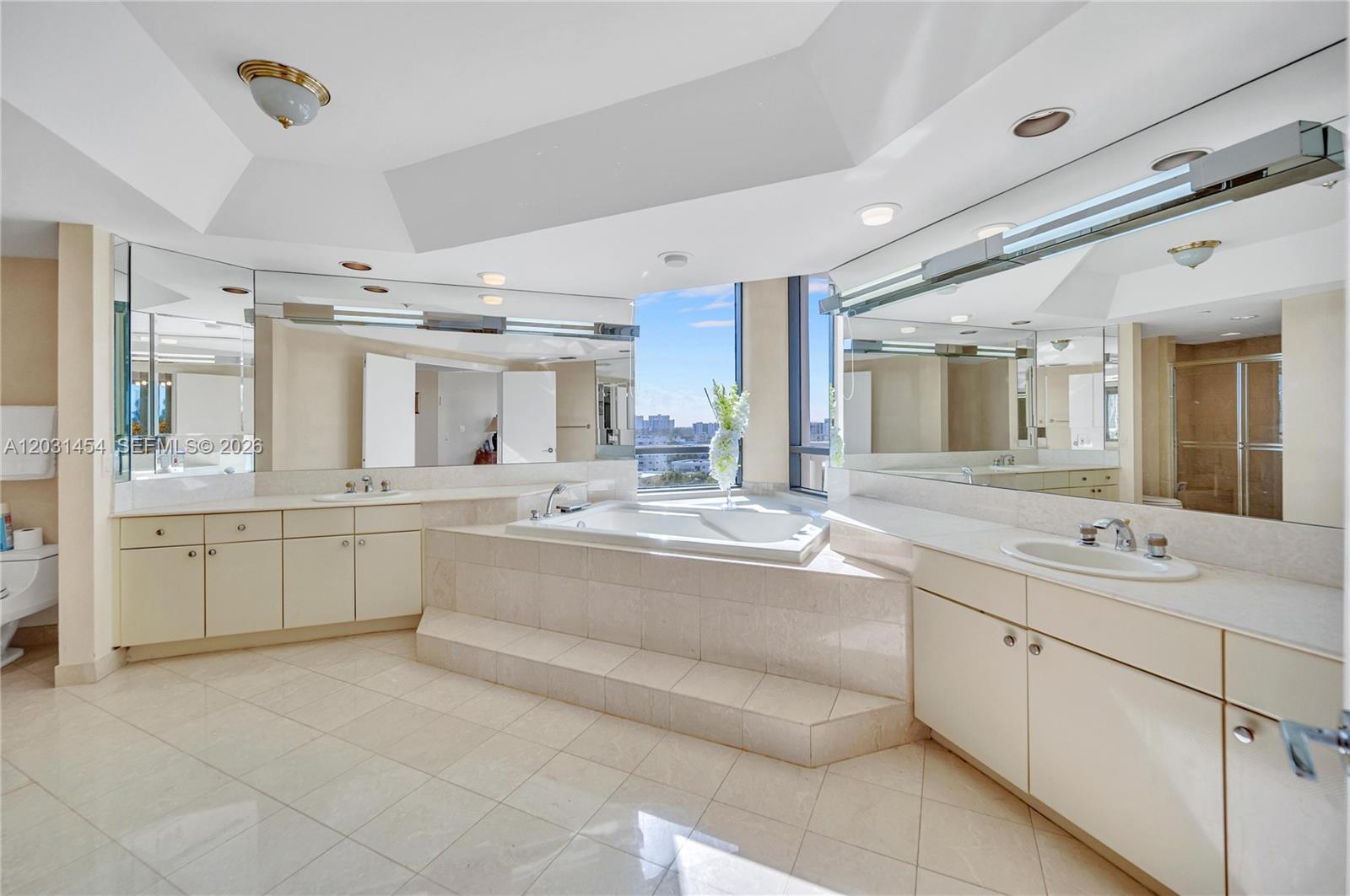 2000 Island Blvd #806, Aventura FL 33160