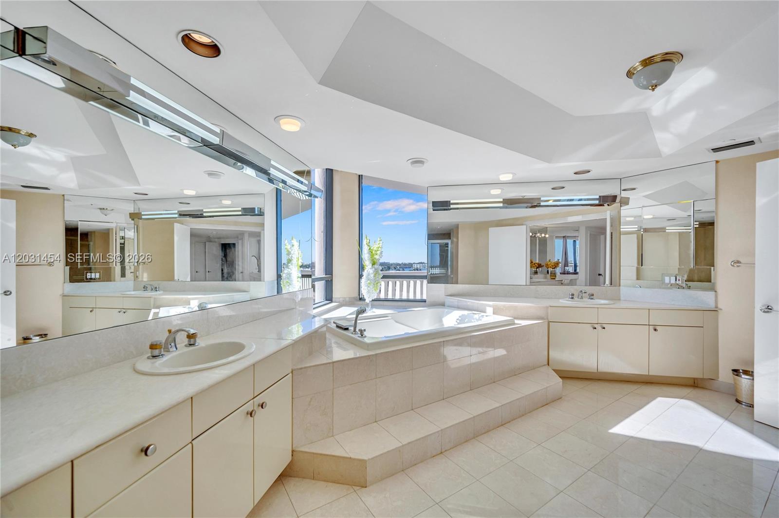 2000 Island Blvd #806, Aventura FL 33160