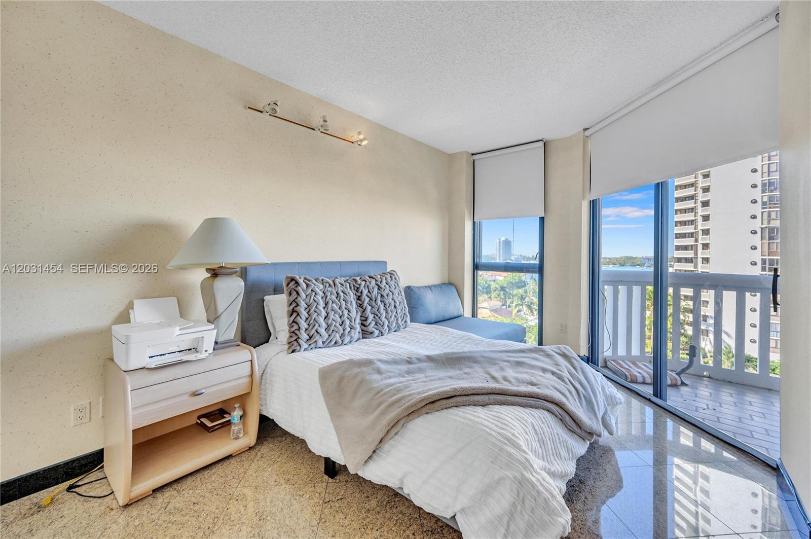 2000 Island Blvd #806, Aventura FL 33160