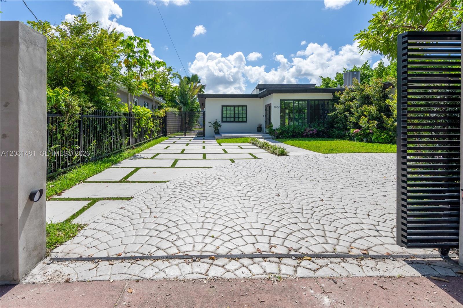 7850 Hawthorne Ave, Miami Beach FL 33141