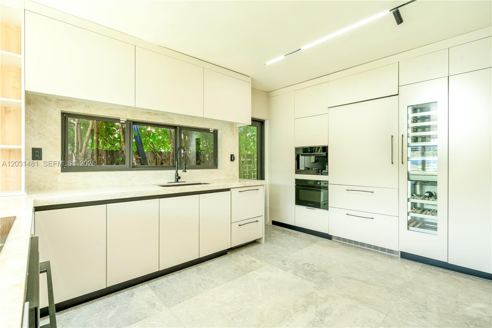 7850 Hawthorne Ave, Miami Beach FL 33141