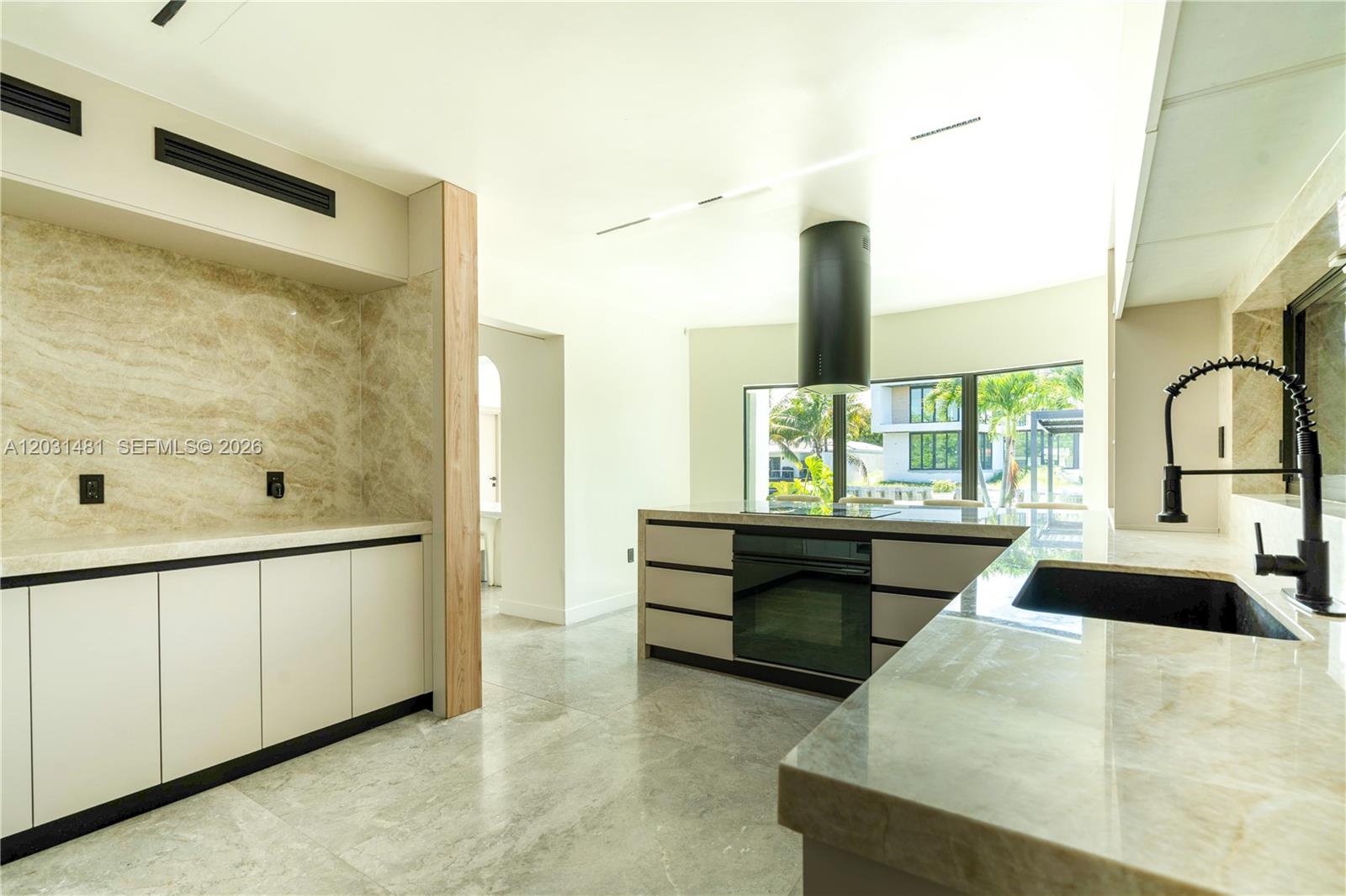 7850 Hawthorne Ave, Miami Beach FL 33141