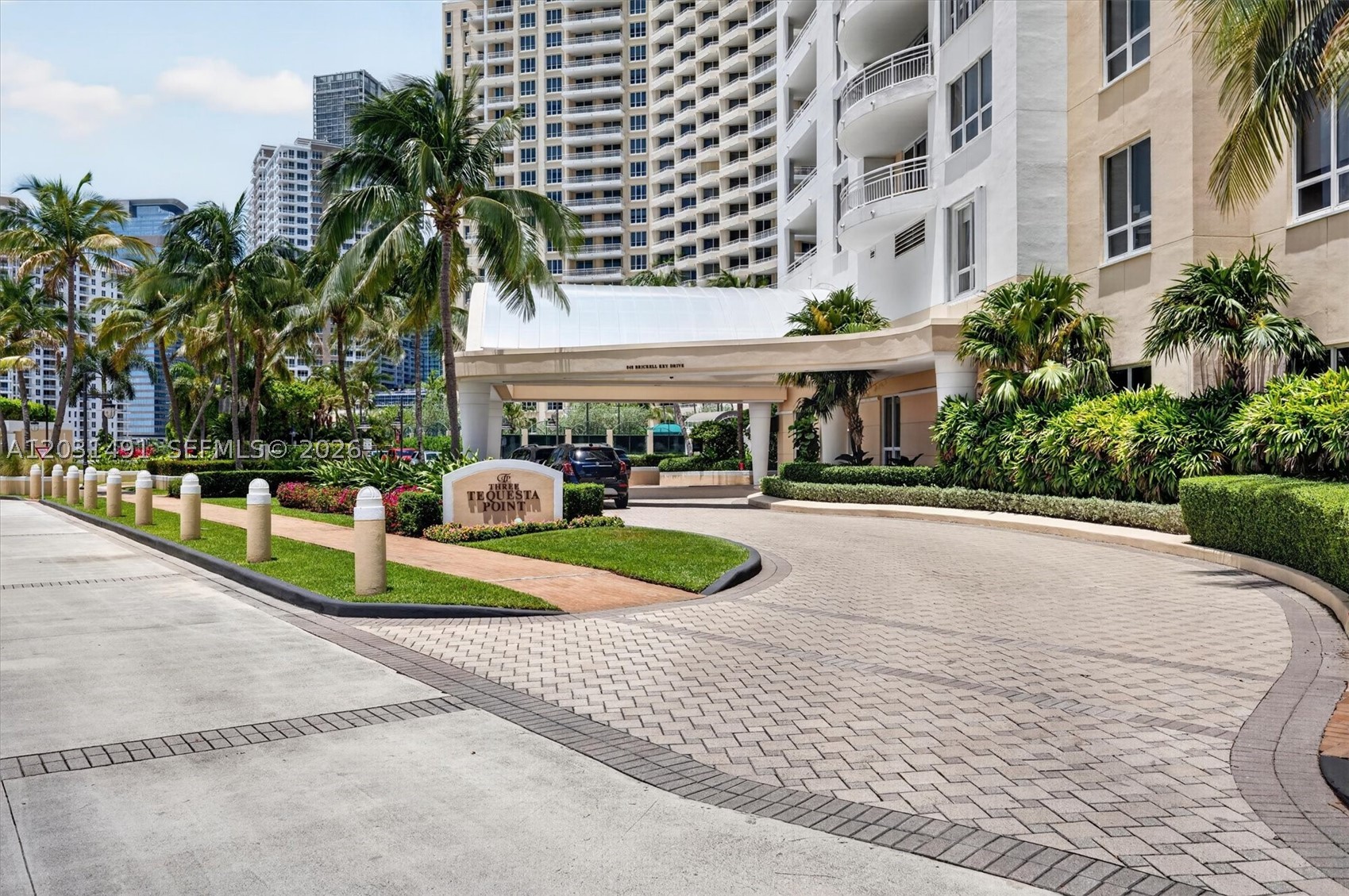 848 Brickell Key Dr #3402, Miami FL 33131