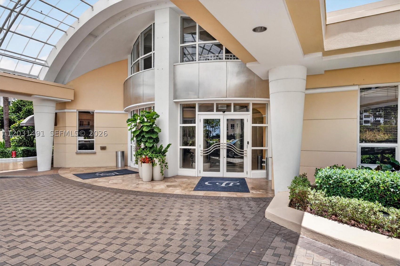 848 Brickell Key Dr #3402, Miami FL 33131