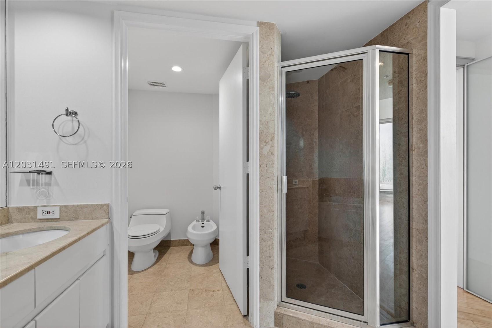 848 Brickell Key Dr #3402, Miami FL 33131