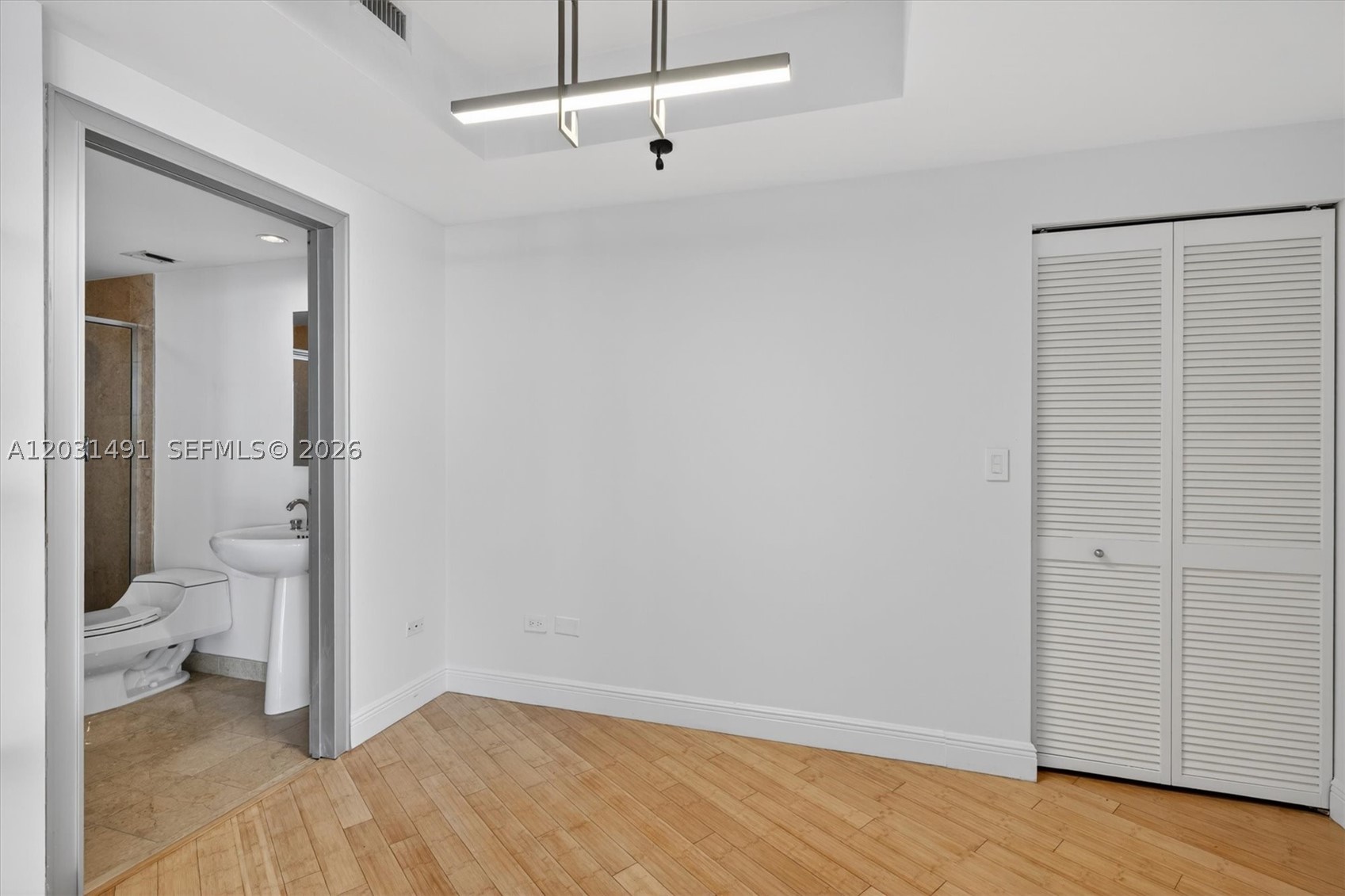 848 Brickell Key Dr #3402, Miami FL 33131