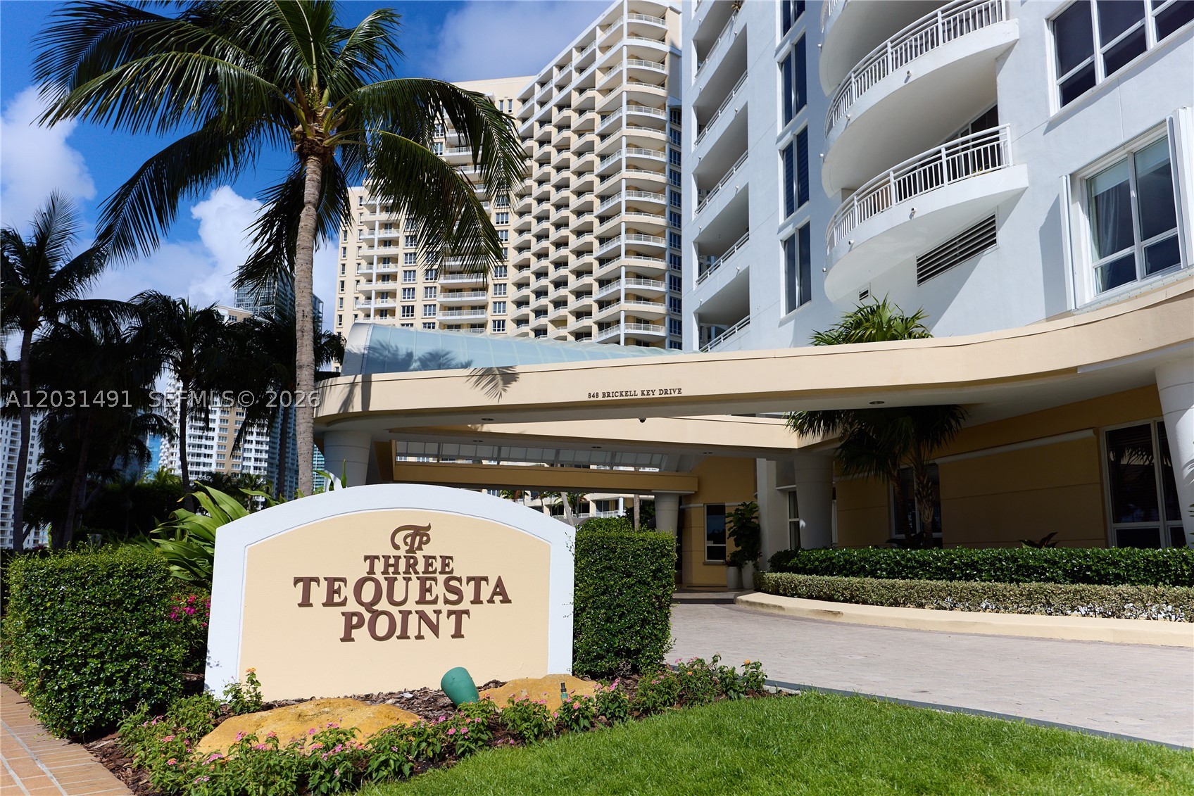 848 Brickell Key Dr #3402, Miami FL 33131