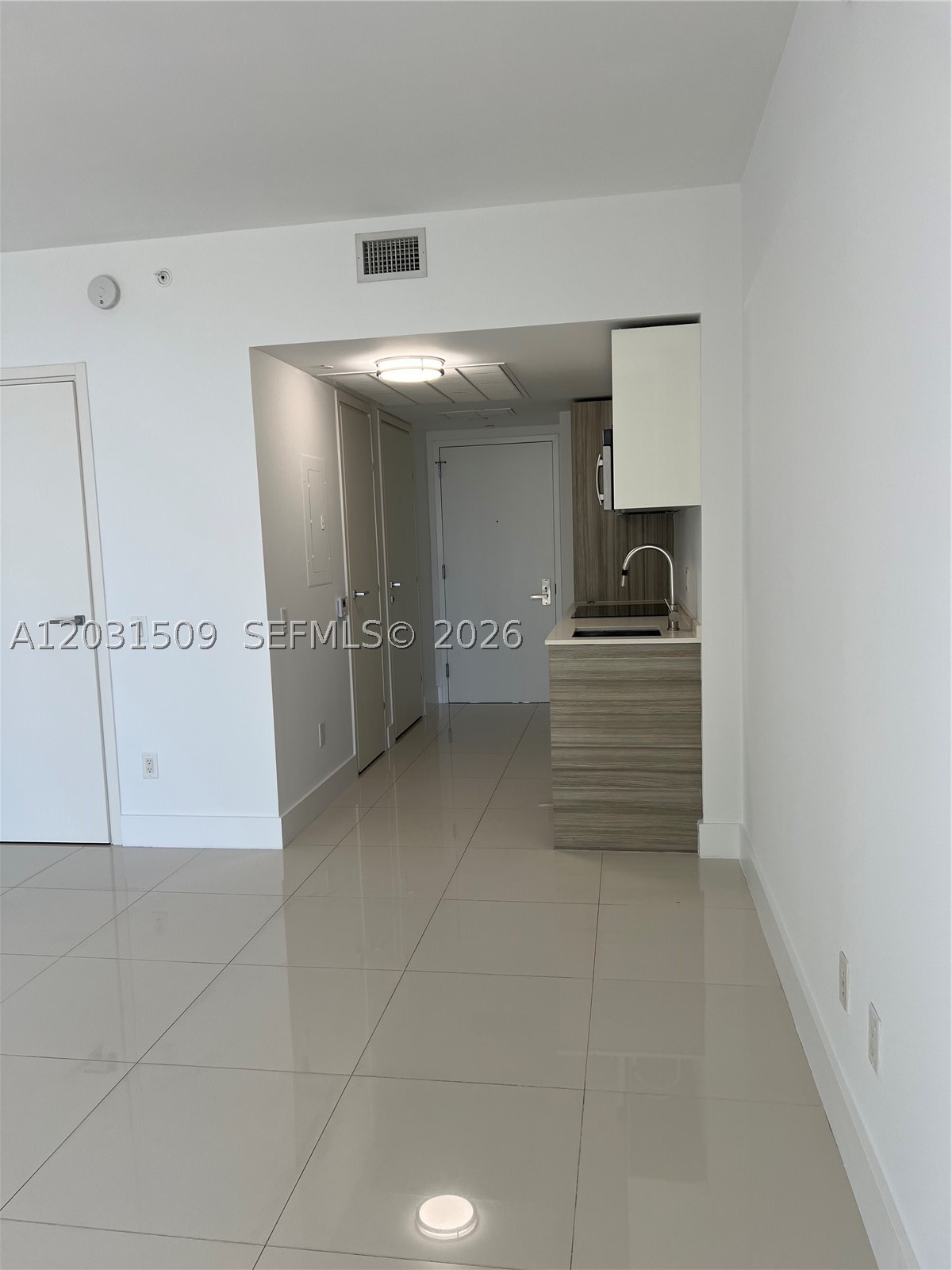 1300 Brickell Bay Dr #1606, Miami FL 33131
