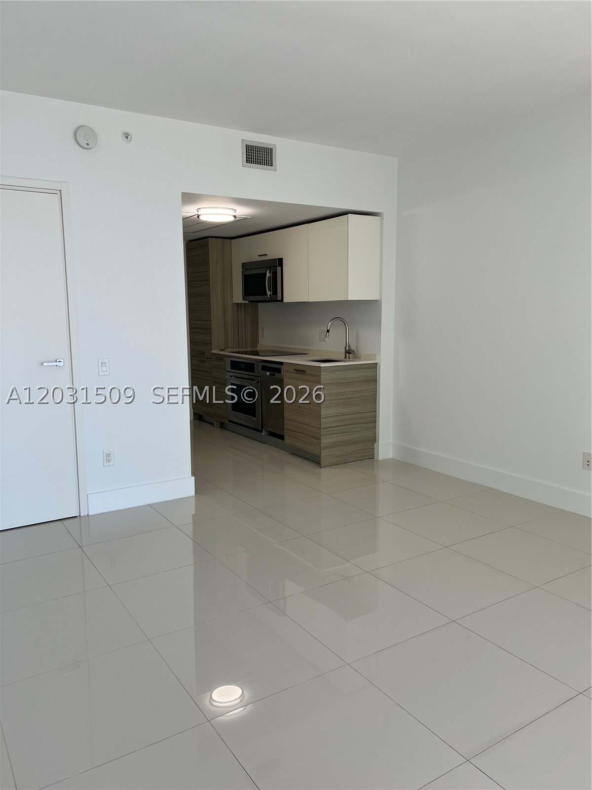 1300 Brickell Bay Dr #1606, Miami FL 33131