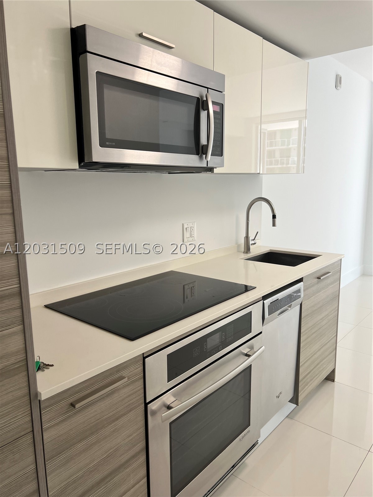 1300 Brickell Bay Dr #1606, Miami FL 33131