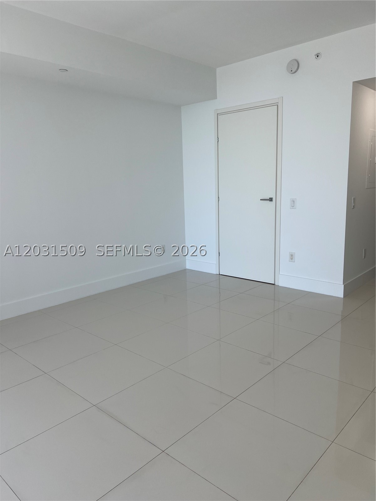 1300 Brickell Bay Dr #1606, Miami FL 33131