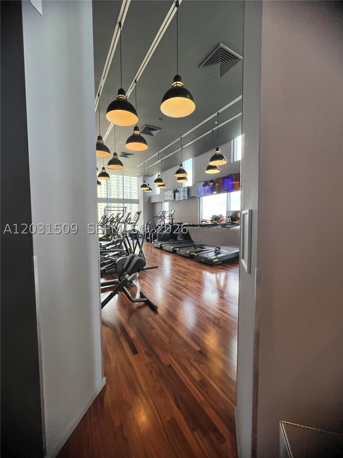 1300 Brickell Bay Dr #1606, Miami FL 33131