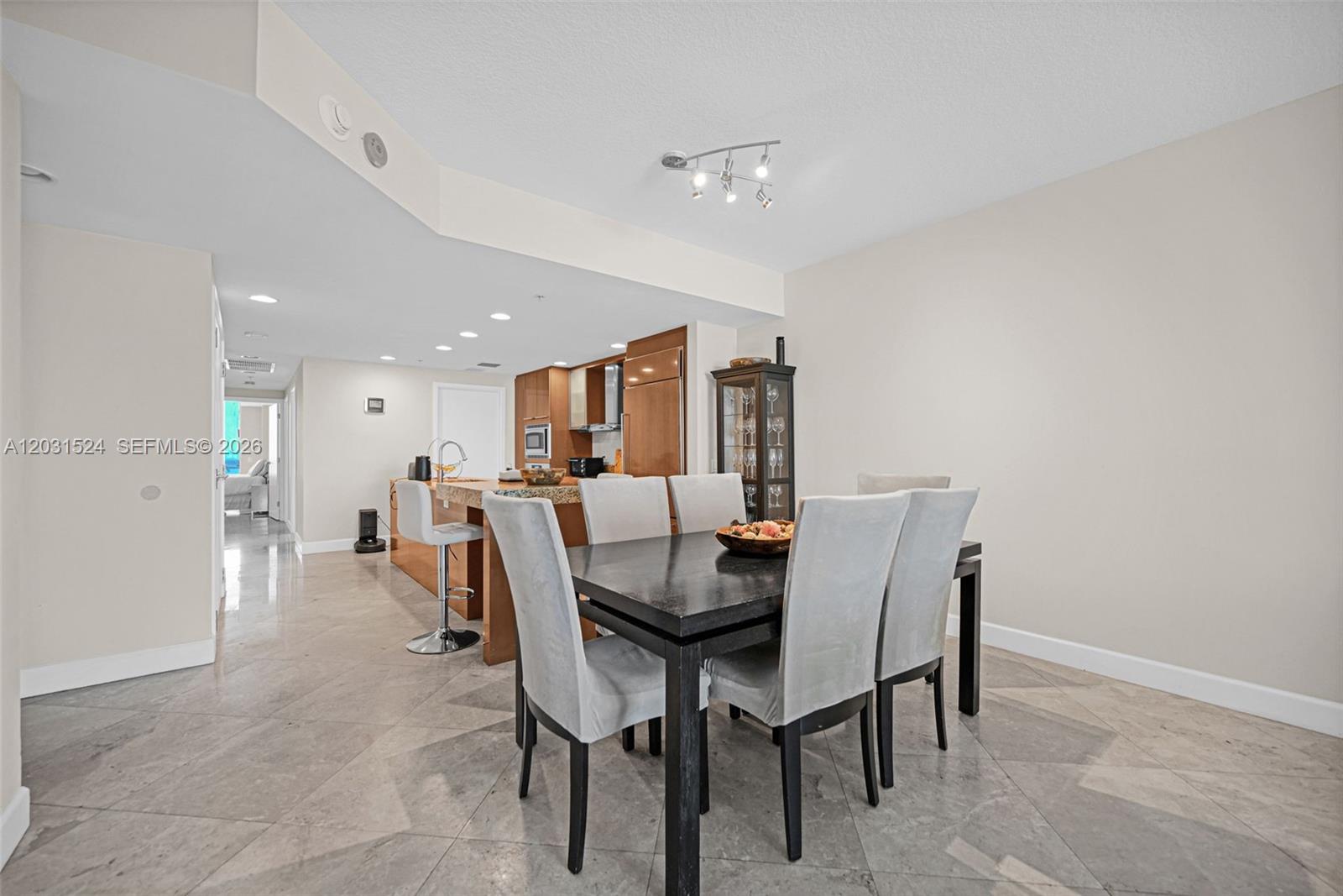 3801 Collins Ave #1102, Miami Beach FL 33140