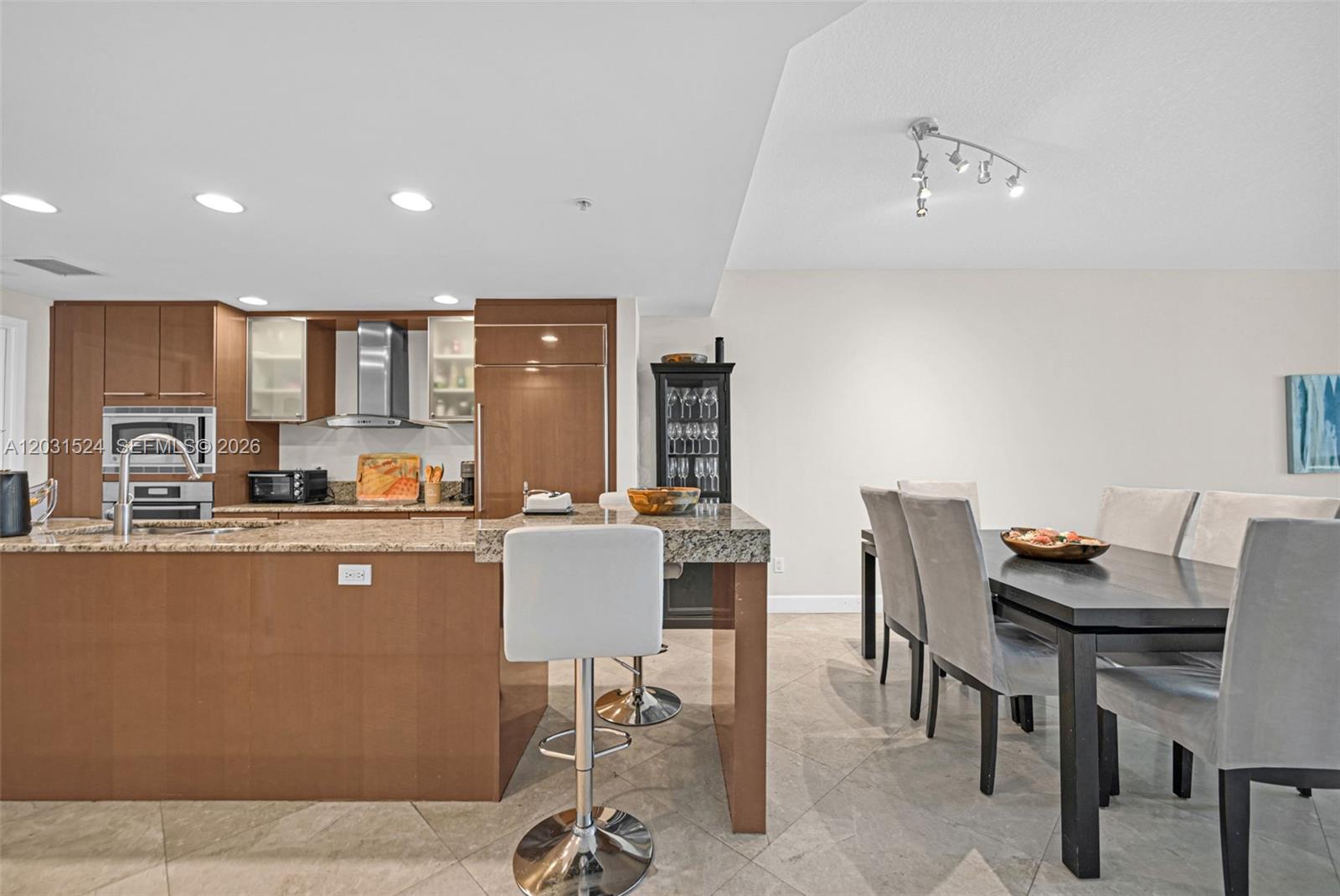 3801 Collins Ave #1102, Miami Beach FL 33140