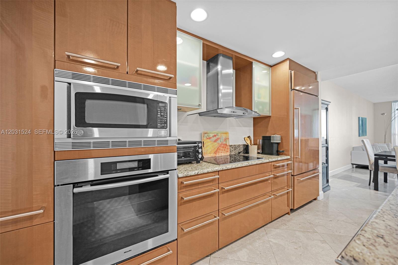3801 Collins Ave #1102, Miami Beach FL 33140