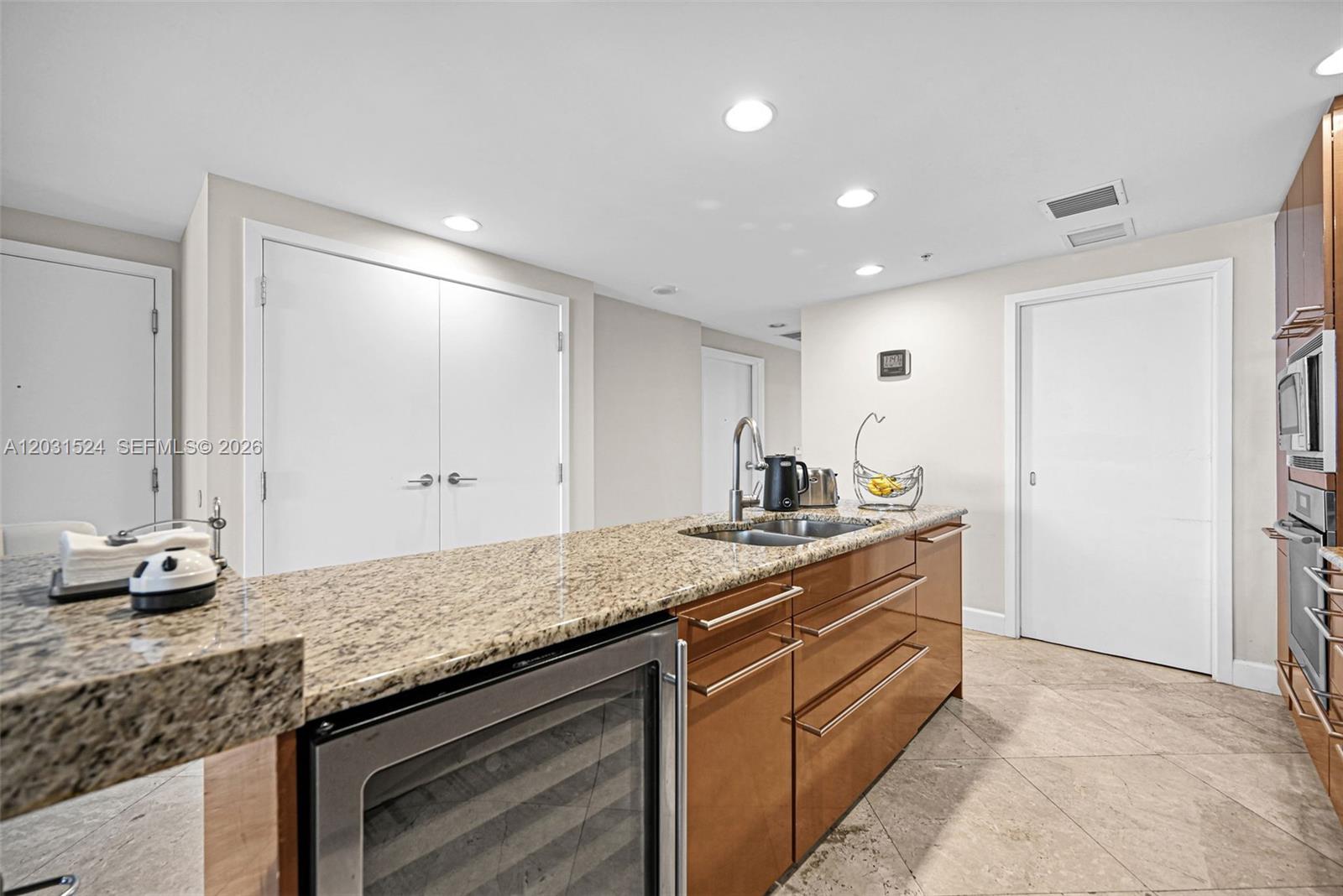 3801 Collins Ave #1102, Miami Beach FL 33140