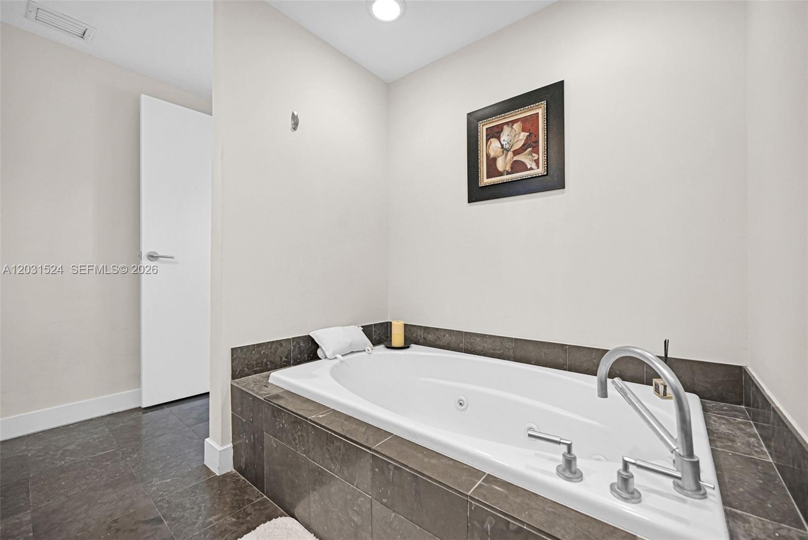 3801 Collins Ave #1102, Miami Beach FL 33140