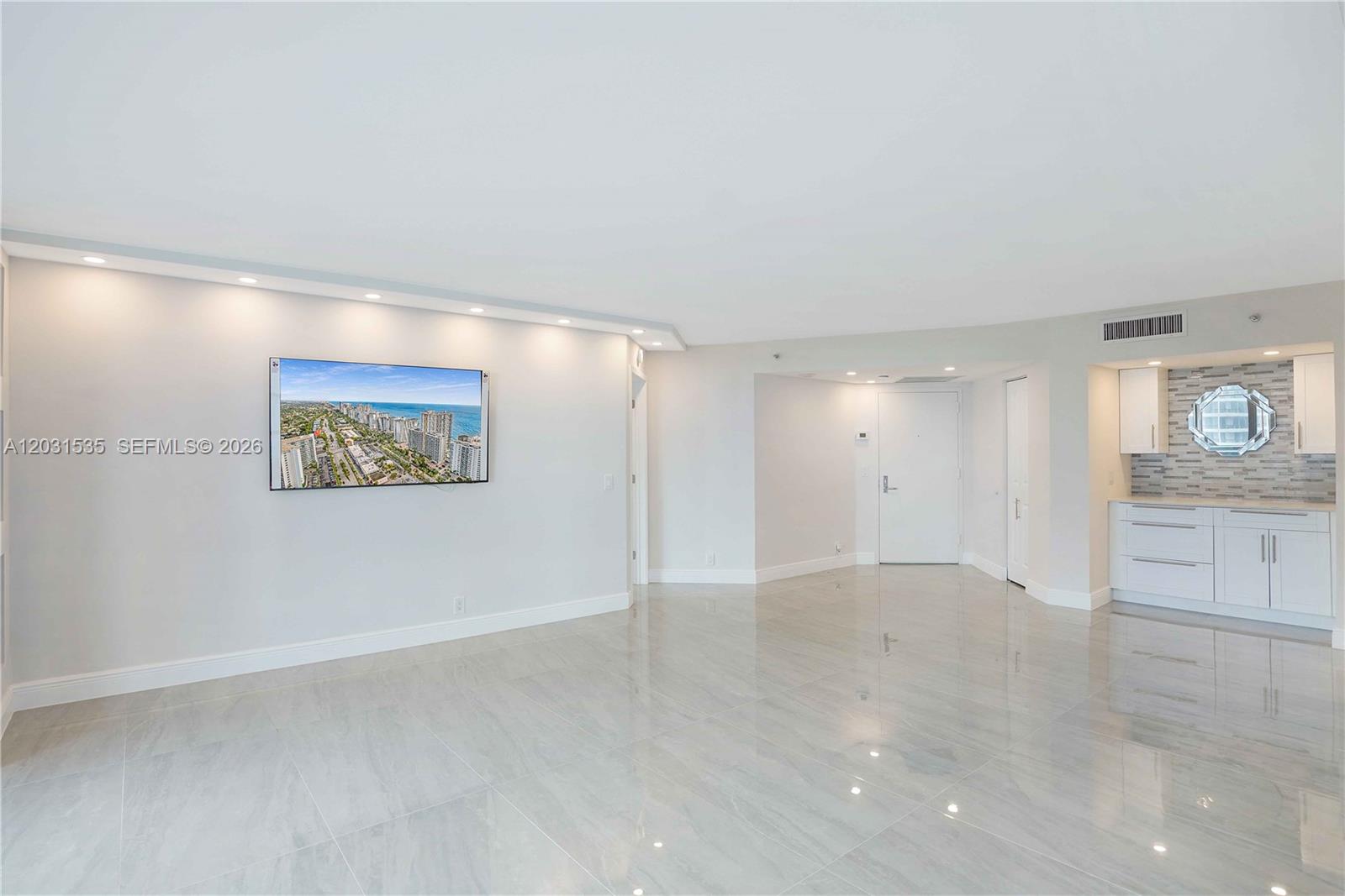 3500 Mystic Pointe Dr #1206, Aventura FL 33180