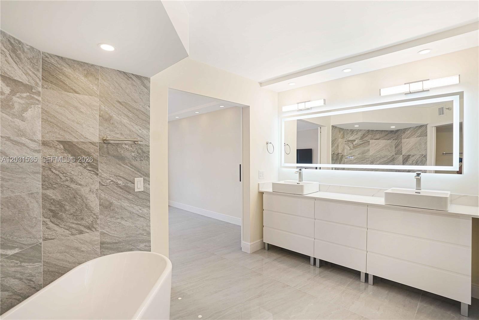 3500 Mystic Pointe Dr #1206, Aventura FL 33180