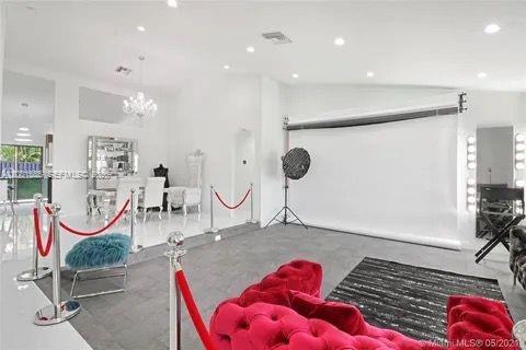 270 SE 7th St, Dania Beach FL 33004