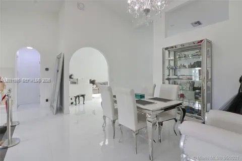 270 SE 7th St, Dania Beach FL 33004