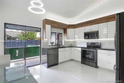 270 SE 7th St, Dania Beach FL 33004