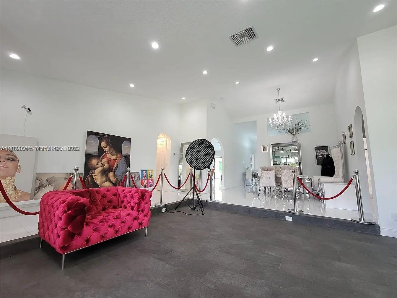 270 SE 7th St, Dania Beach FL 33004
