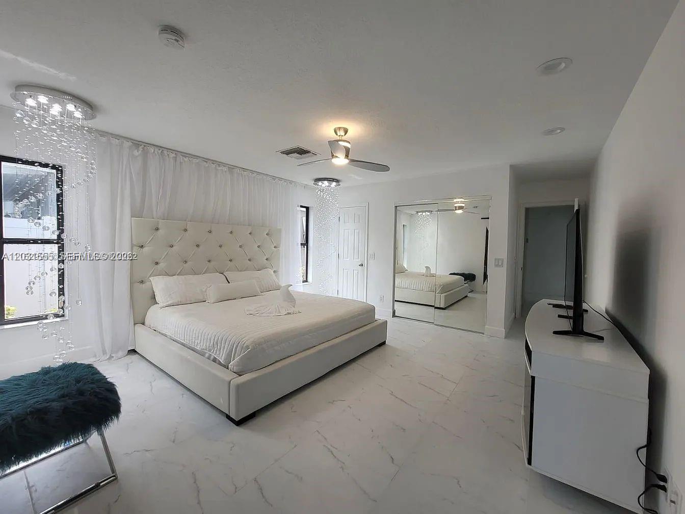 270 SE 7th St, Dania Beach FL 33004