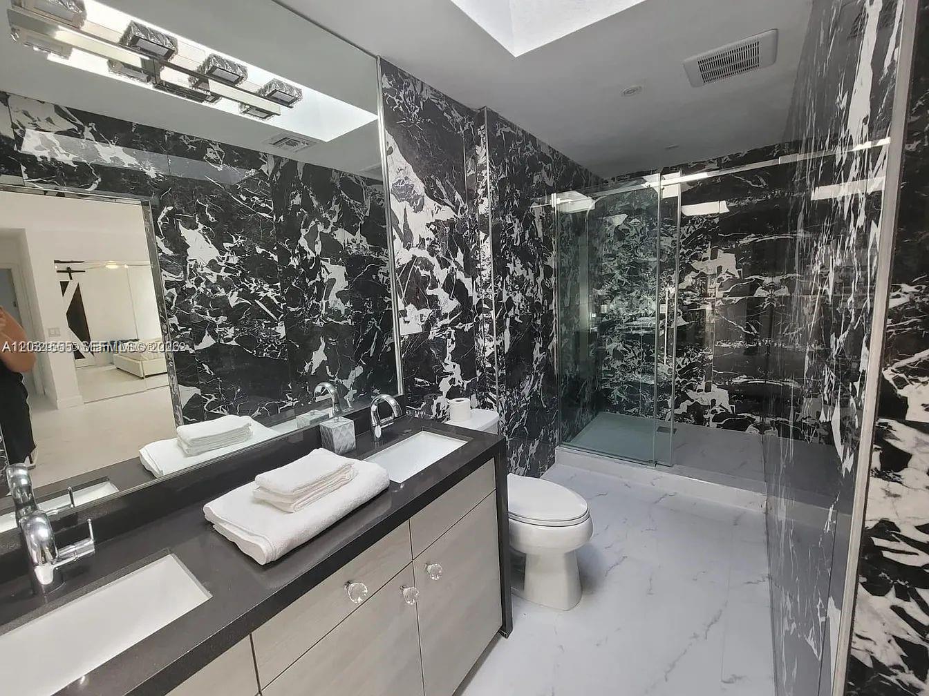 270 SE 7th St, Dania Beach FL 33004