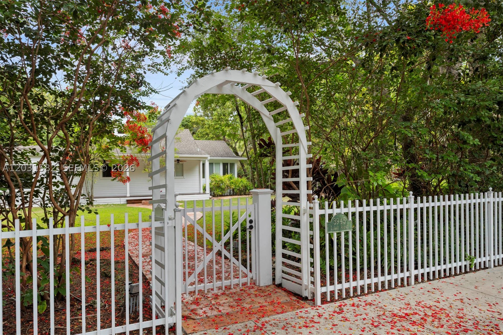 3945 Loquat Ave, Miami FL 33133