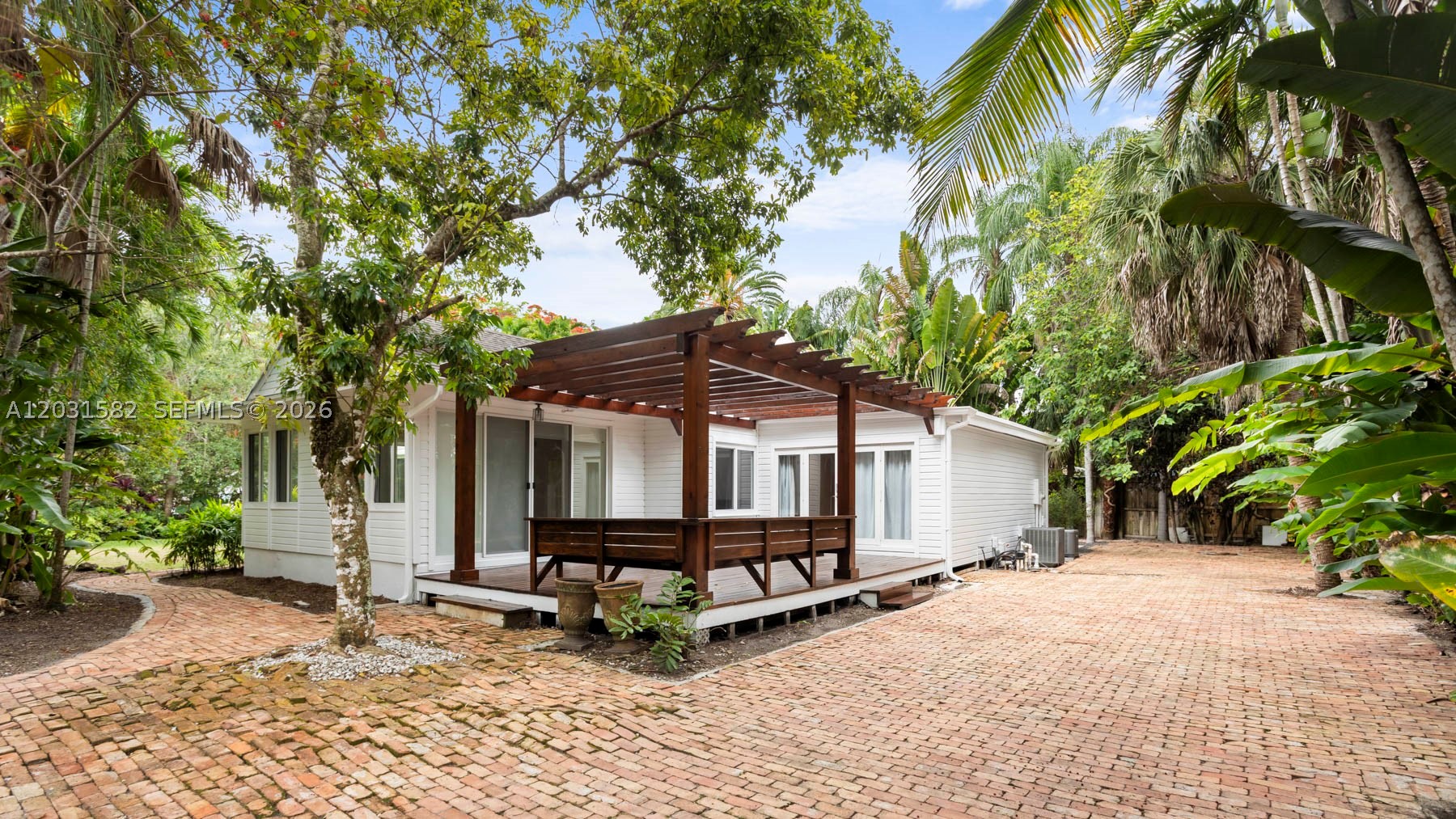 3945 Loquat Ave, Miami FL 33133