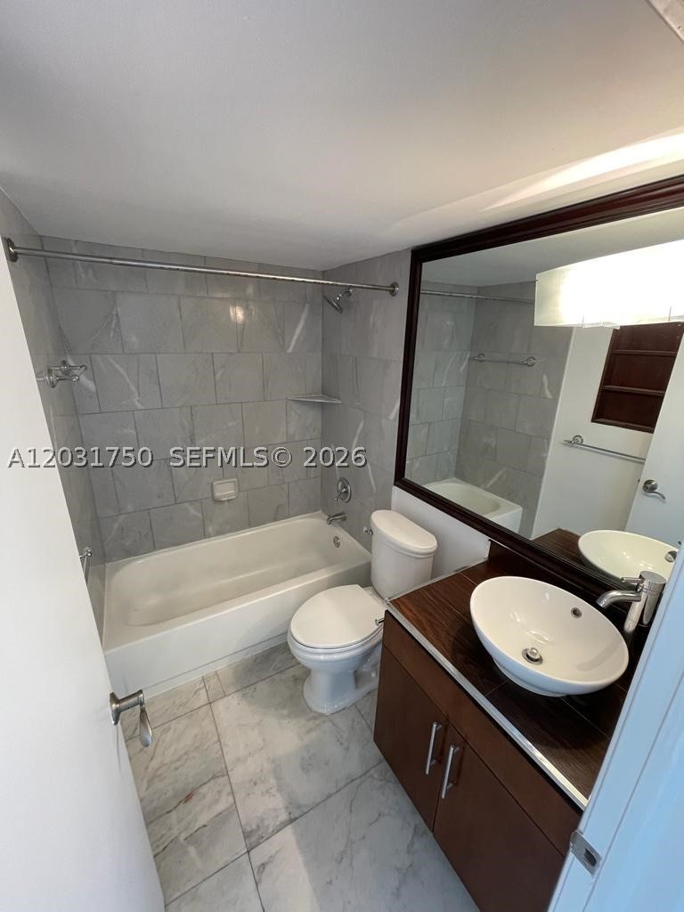 770 Claughton Island Dr #1504, Miami FL 33131
