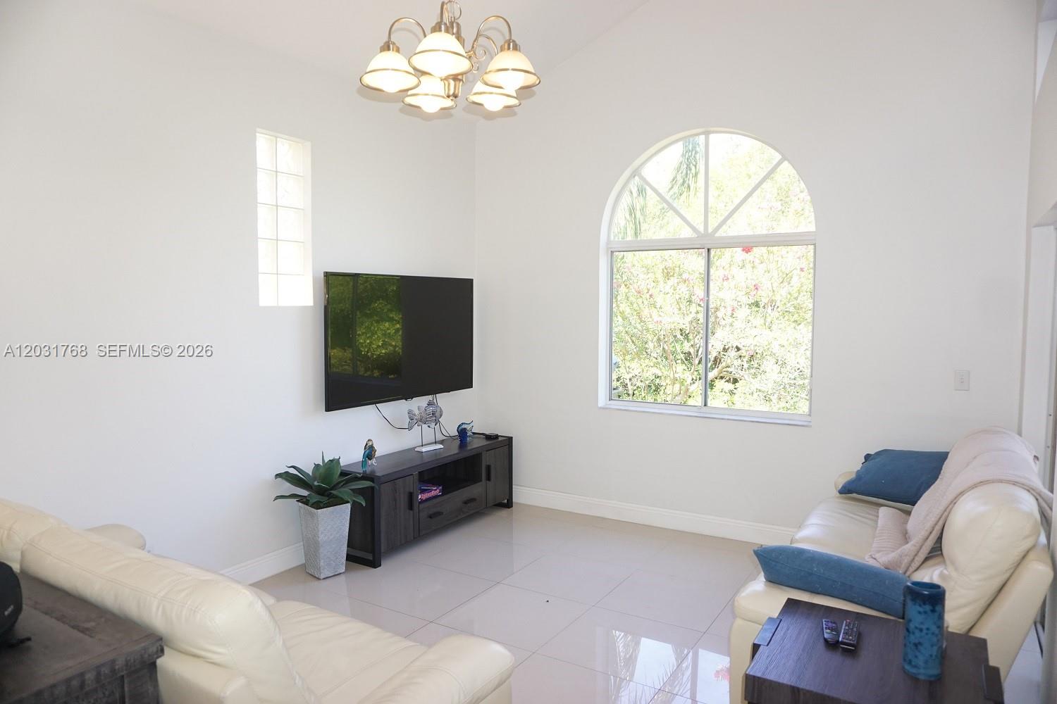 1057 SE 6th Ave, Dania Beach FL 33004