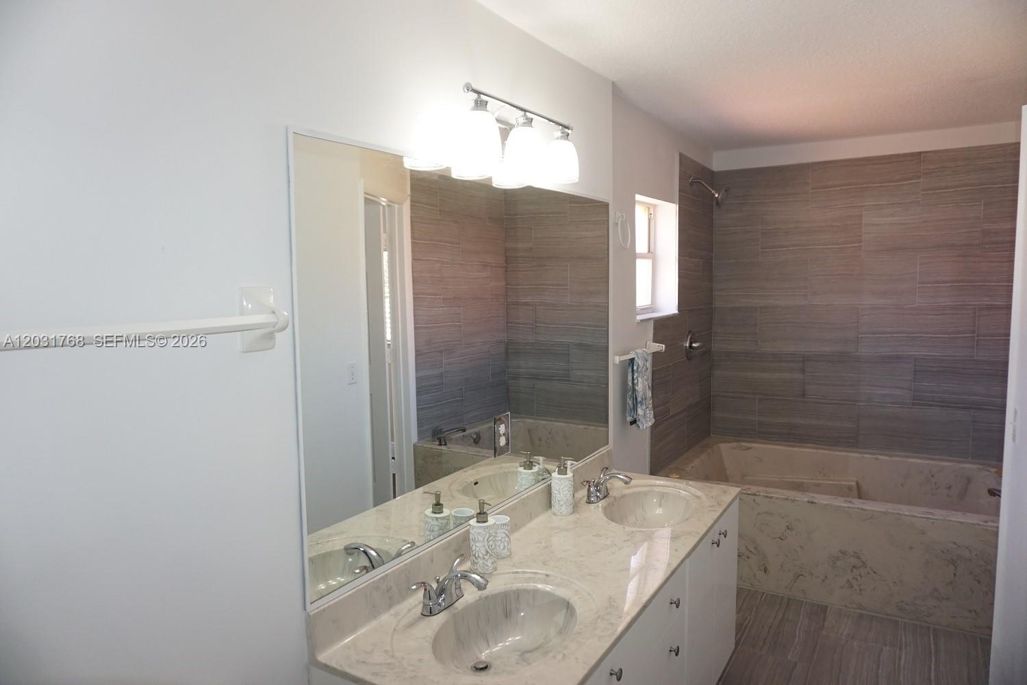 1057 SE 6th Ave, Dania Beach FL 33004