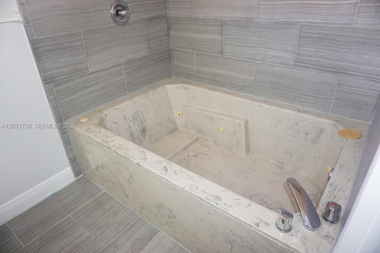 1057 SE 6th Ave, Dania Beach FL 33004
