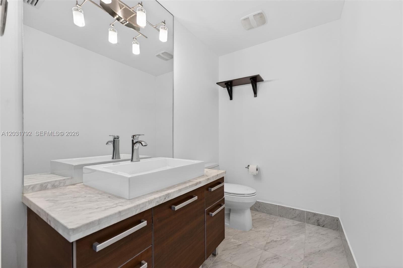253 NE 2nd St #424, Miami FL 33132