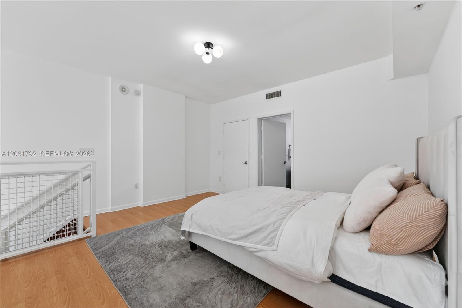 253 NE 2nd St #424, Miami FL 33132