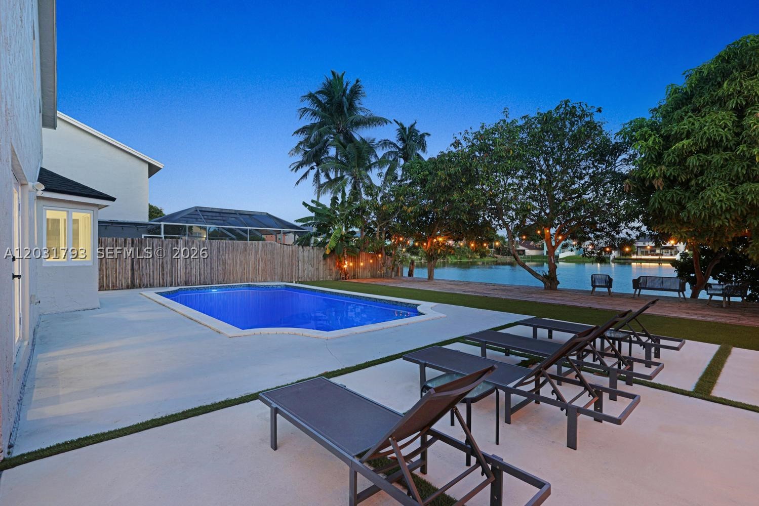 9650 SW 9th Ct, Pembroke Pines FL 33025