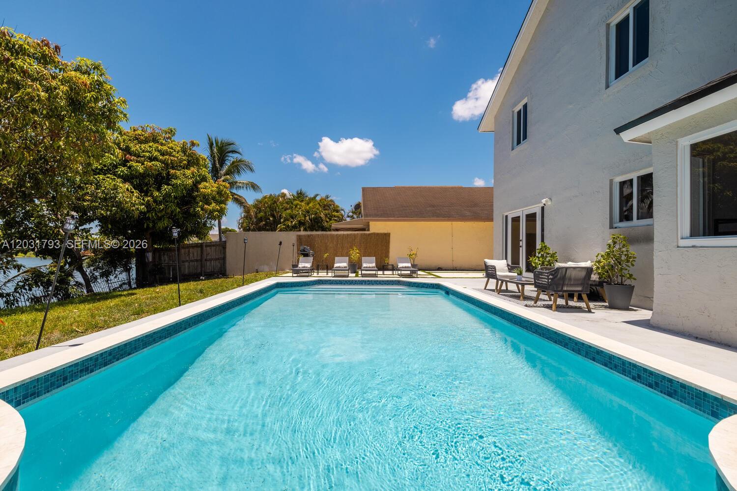 9650 SW 9th Ct, Pembroke Pines FL 33025
