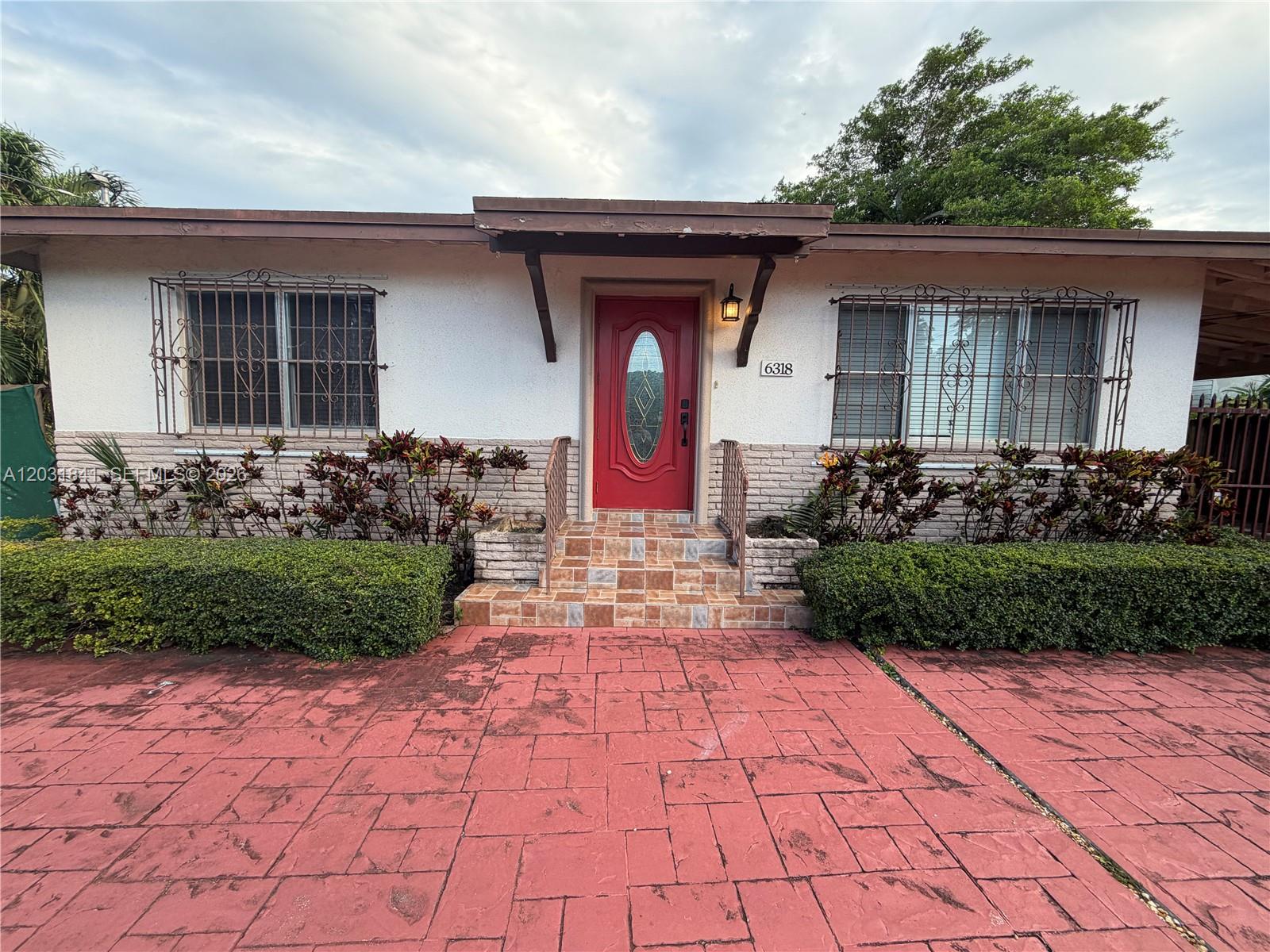 6318 SW 27th St, Miami FL 33155