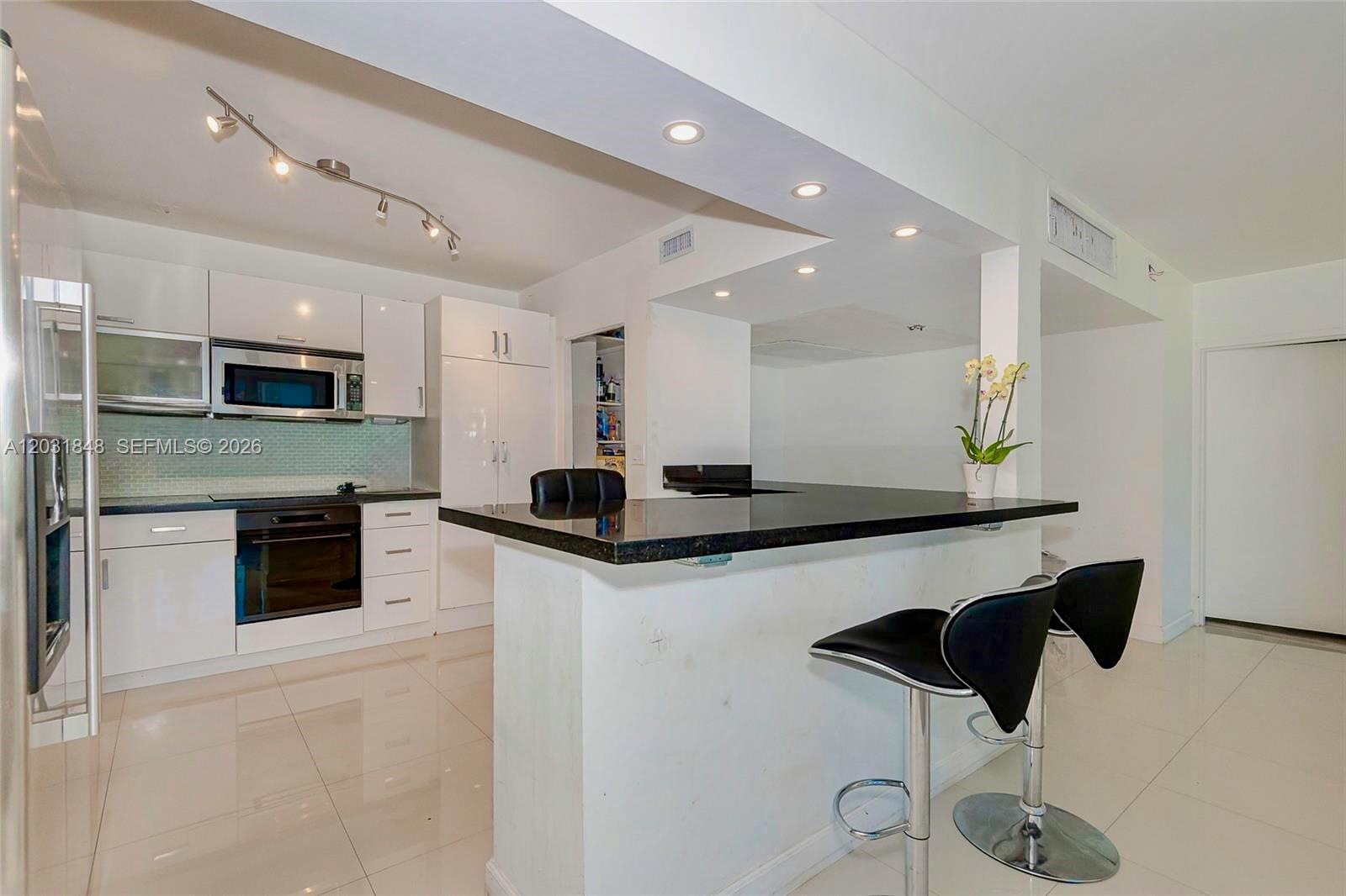 900 Bay Dr #122, Miami Beach FL 33141