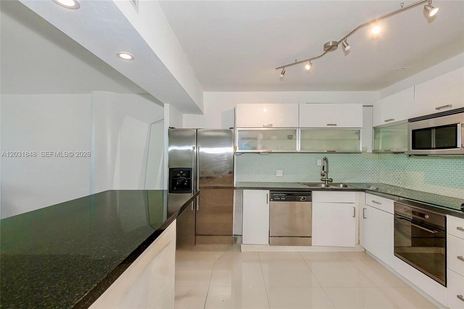 900 Bay Dr #122, Miami Beach FL 33141