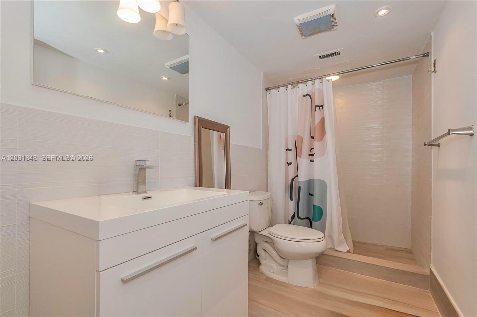 900 Bay Dr #122, Miami Beach FL 33141