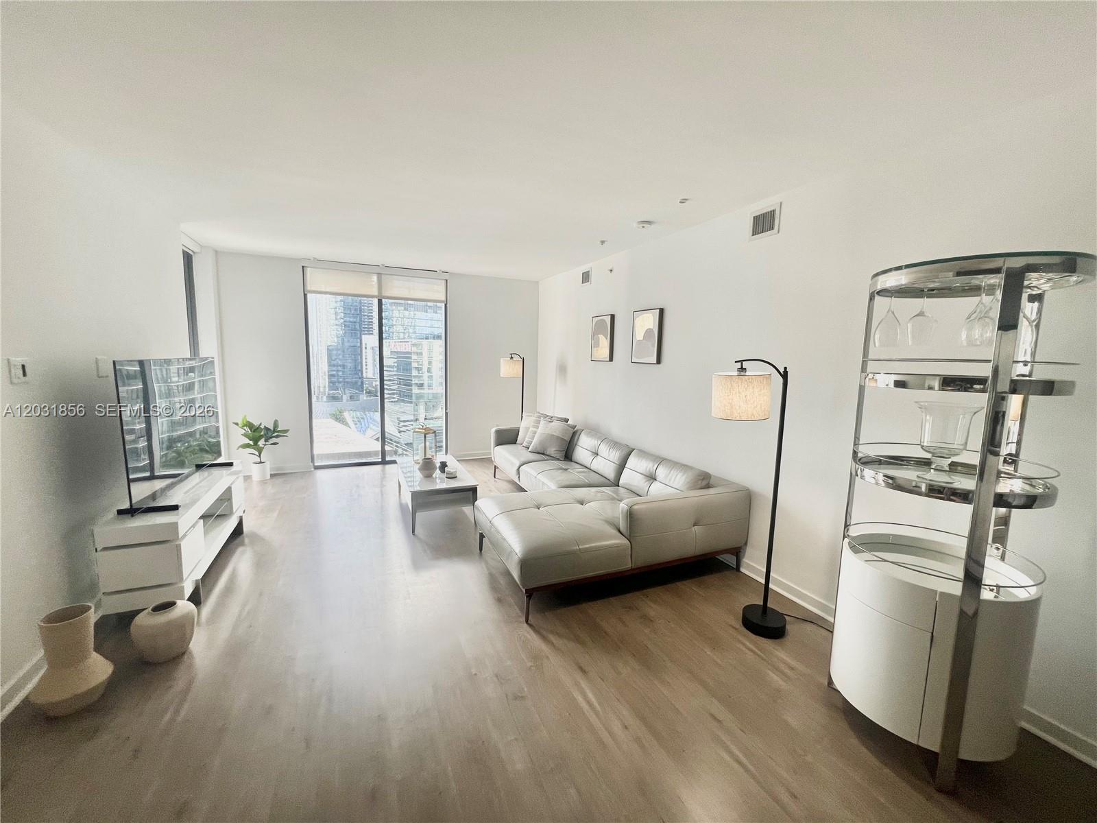 31 SE 6th St #2307, Miami FL 33131