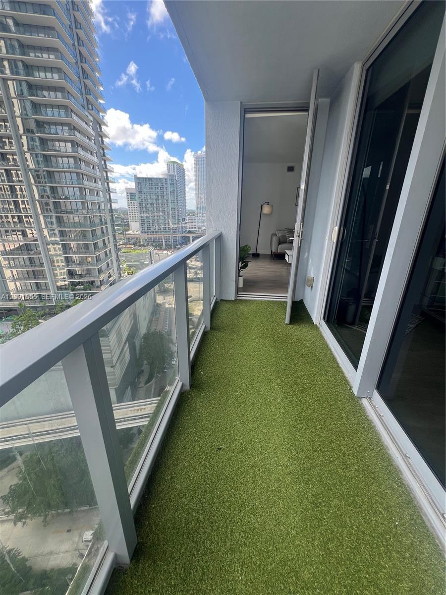 31 SE 6th St #2307, Miami FL 33131