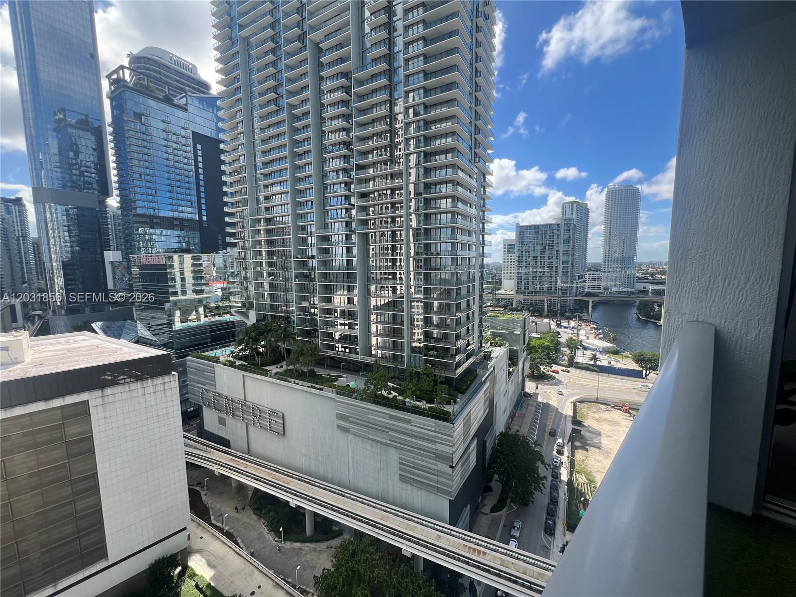 31 SE 6th St #2307, Miami FL 33131